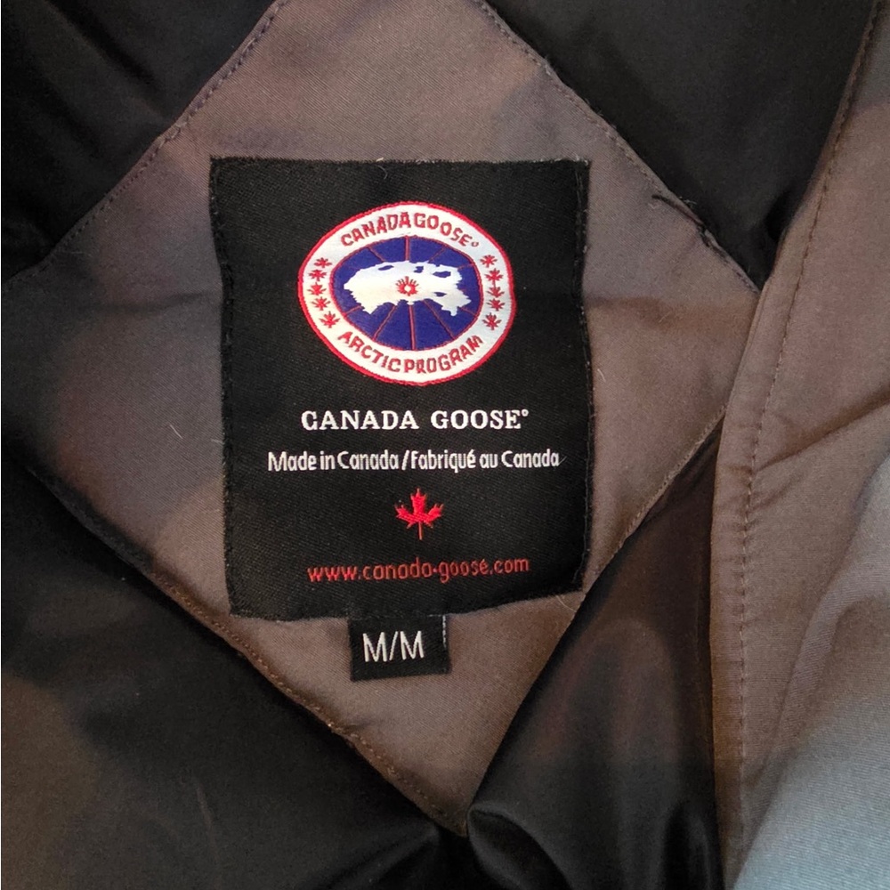 Canada Goose Gray Jacket With Red Patch - image 4